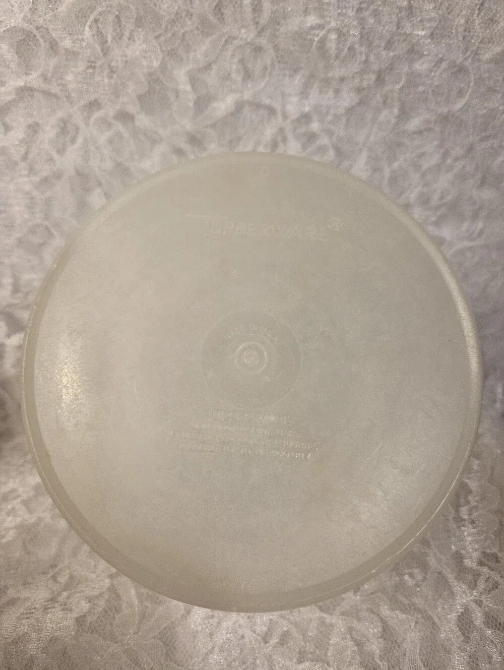 Tupperware: set of 4 Canisters With Lids